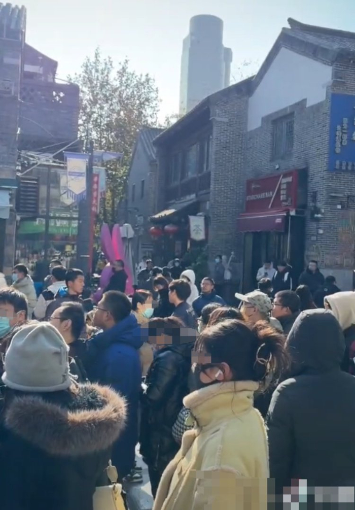 大冰回应免费发羽绒服济南站取消，二手平台有人将羽绒服转卖