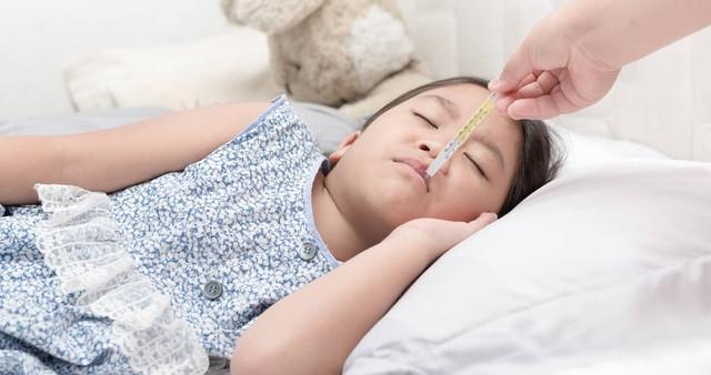 小孩发烧勿输液，三样蔬菜把病灭
