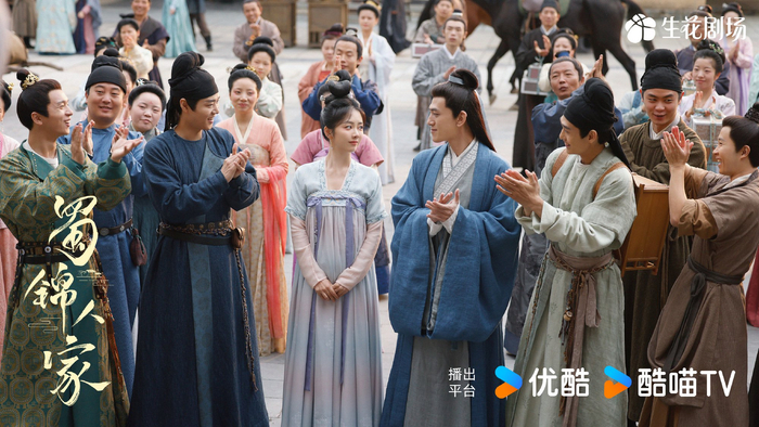 主角团群戏好看，互动自然