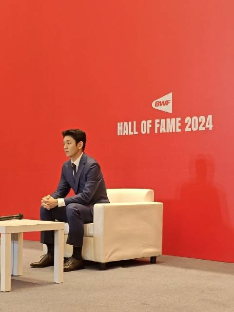 名人堂新闻发布会,李龙大来了!