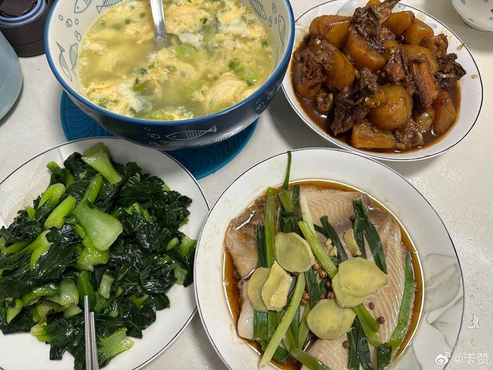 工作日真忙碌，在家晚饭，简单点，多么清淡