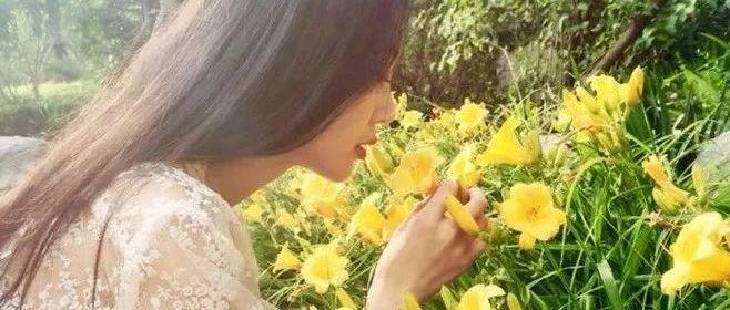 男人若“一心”认定你了，便会有这些“异于”平常的举动，很暖心