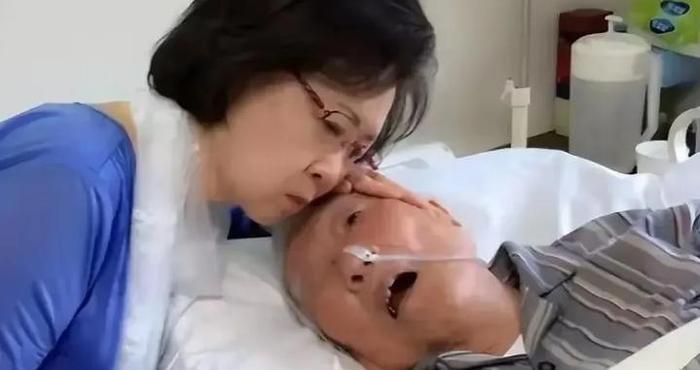 琼瑶生前想与平鑫涛子女和解：我愿张开双手，抱他们在怀中一起哭