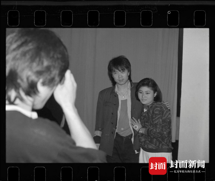 崔健和女歌迷合影