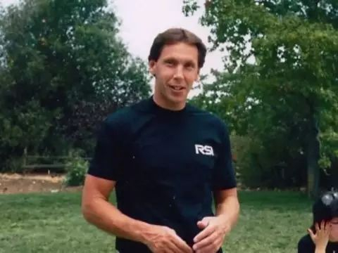 （年轻时的埃里森）