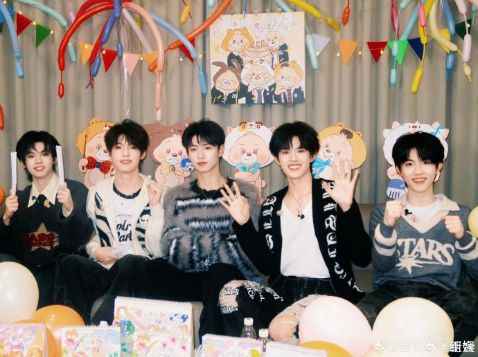 TF家族2025年新年音乐会官宣!以热爱为题,谱写下一个春天!|张泽禹|马嘉祺|左航|张真源|严浩翔_新浪新闻
