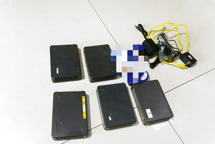 普通百姓家惊现电诈“黑盒子”