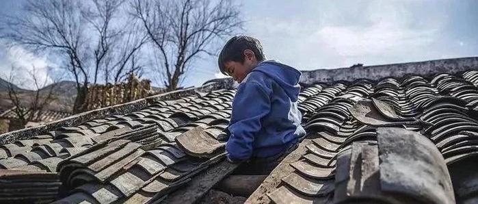 福利院孤儿一旦被人拥抱过，就会一直渴望被人抱