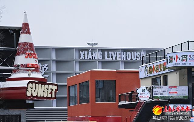 盛合摩界969文旅公园里的入驻商家。记者雷婷摄