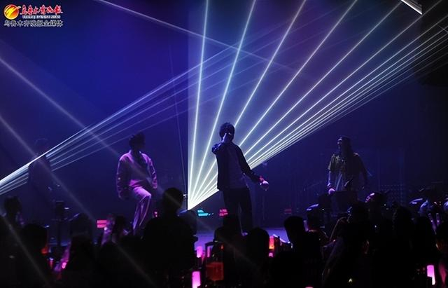 试营业演出现场。资料图片