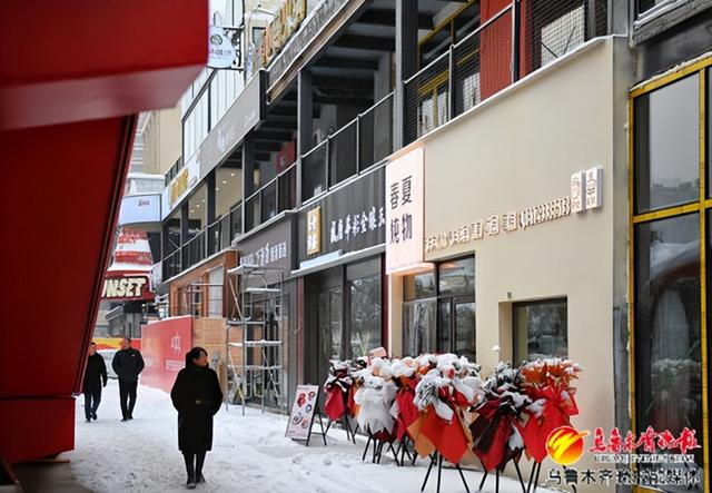 盛合摩界969文旅公园里的入驻商家。记者雷婷摄