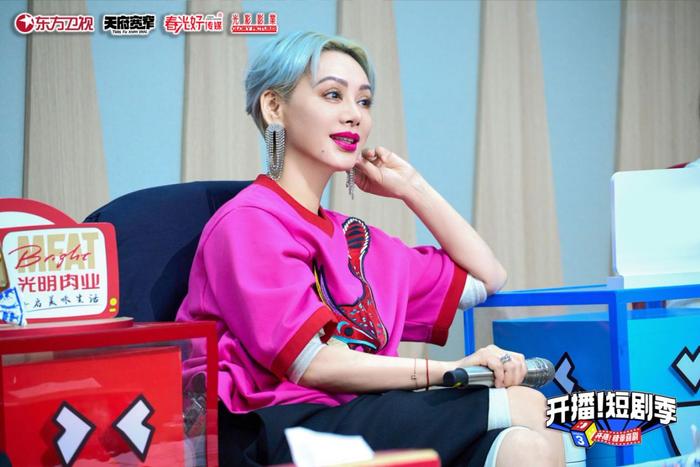 寧靜認為50+之后的人生進入了另一個賽道。