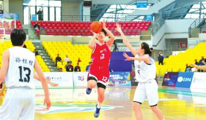 四川青年女篮与江苏队争夺季军。本版图片均由四川省体育局提供