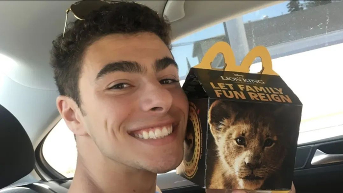 （他以前吃麦当劳的照片...）