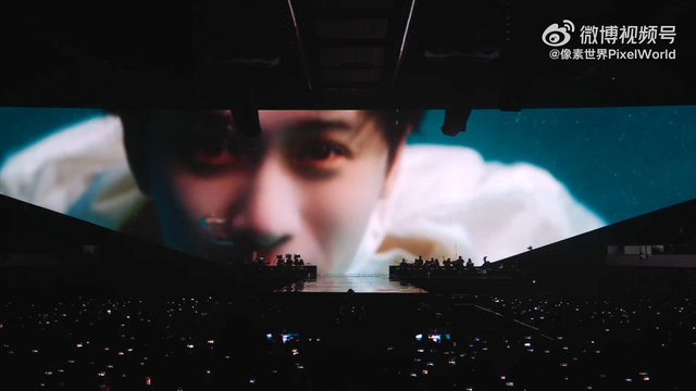 檀健次巡演成都站的串场VCR。@像素世界PixelWorld 图