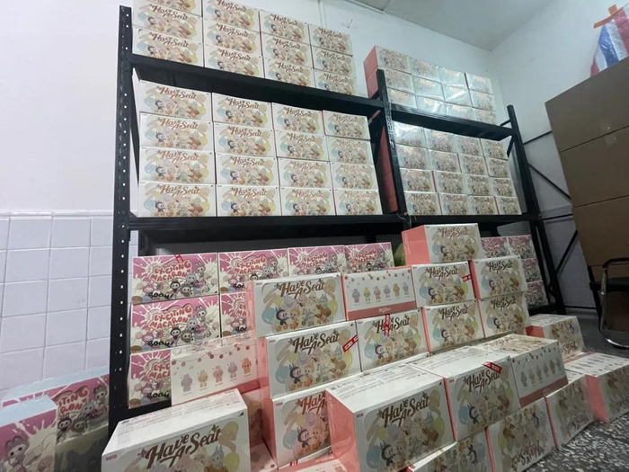 黄牛展示的Labubu囤货/图源：受访者供图