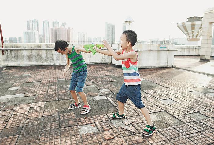 闪电心灵愈站 | 孩子和同伴玩耍有暴力倾向？心理专家：家长可以从这些心理分析