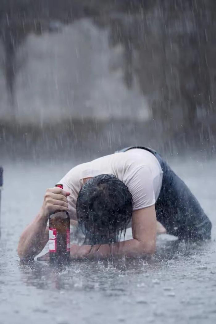 世上人人都说自己苦， 殊不知各有各的渡口， 三十而立，六十耳顺…