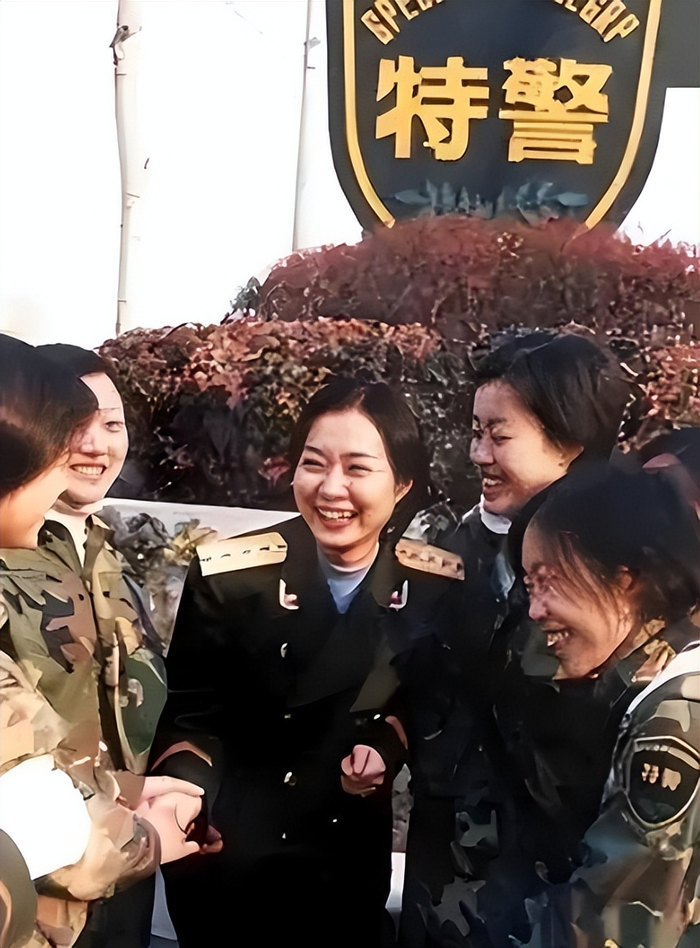 西藏武警副司令员雷敏,武警少将警衔,屡立战功巾帼不让须眉