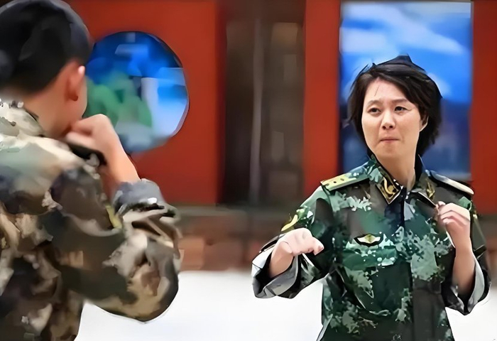 西藏武警副司令员雷敏,武警少将警衔,屡立战功巾帼不让须眉
