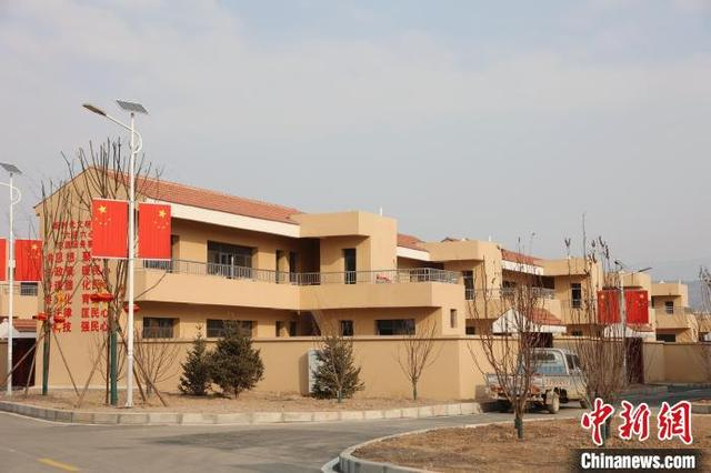 12月6日，新落成的金田草滩新村大户型的院落。中新社记者 张添福 摄