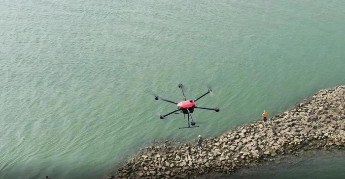 无人机在灾害现场的应用/图源：MMC科比特