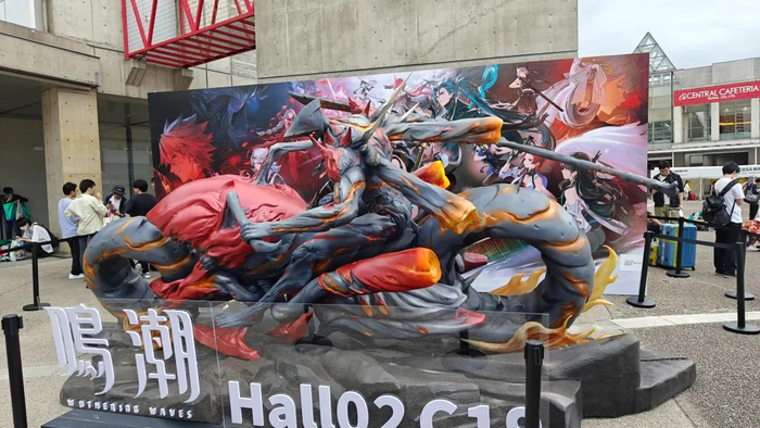 库洛来了TGS，场外布景也算得上是全场最拉风的，每个观众入场前都会看到