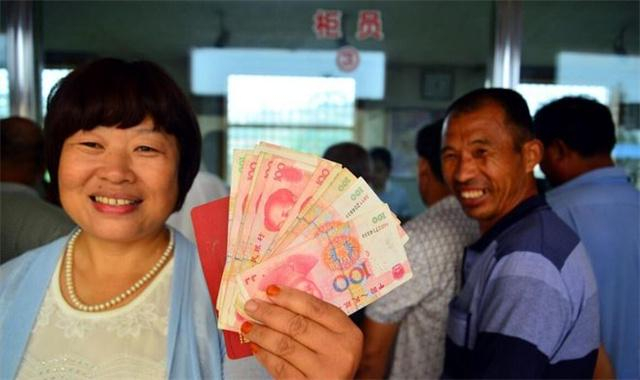中央定调!2025年养老金确定上涨,公式调整后,这3类或是幸运儿|养老金|退休_新浪新闻