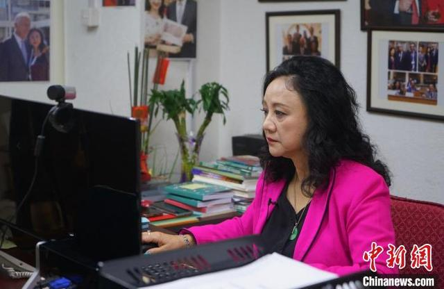 2024年12月，姗桃丝接受中新社“东西问”专访。 中新社记者 郑嘉伟 摄