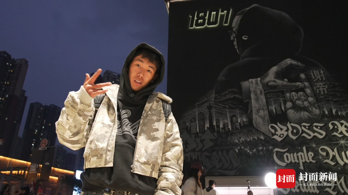 诺米在谢帝的喷绘前