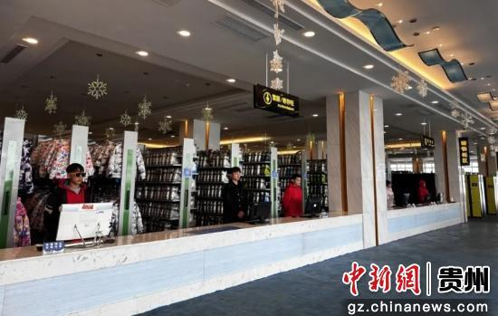 各项雪具准备到位。姜宁 摄
