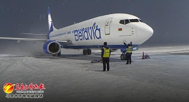 　　12月16日，乌鲁木齐—明斯克直飞国际客运航线正在做首航准备。受访者供图