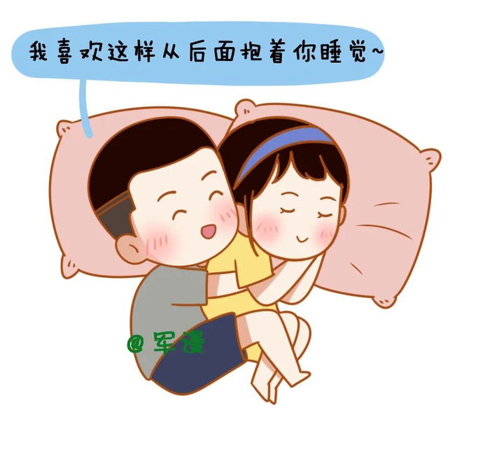 考拉背后抱相拥而眠