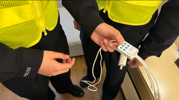 警方查获的共享充电器。图片来源/上海宝山警方