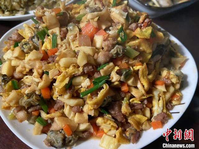 炒制的馅料。 林波 摄