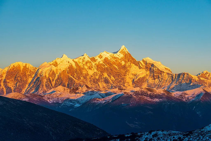 南迦巴瓦峰的日照金山｜图源：视觉中国