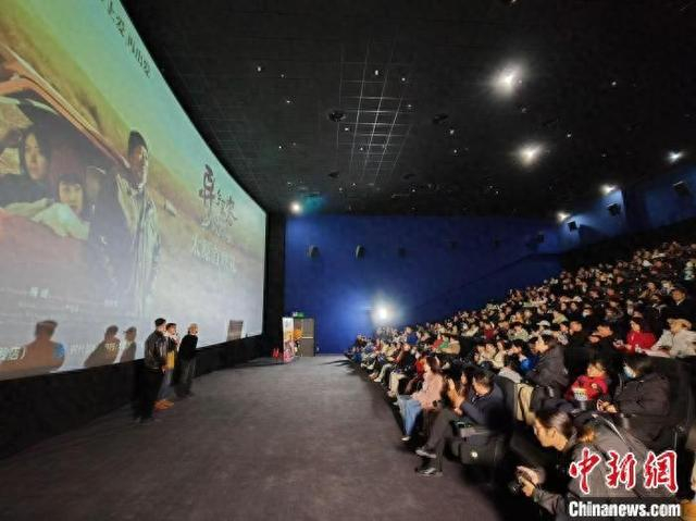 电影《异乡来客》日前在山西太原举行首映礼。片方 供图