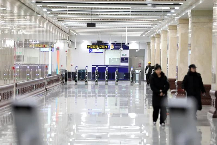 ▲端庄敞亮的五一广场站内