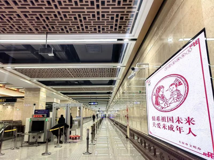 ▲站内建筑风格融合了古典与现代元素，庄重而典雅