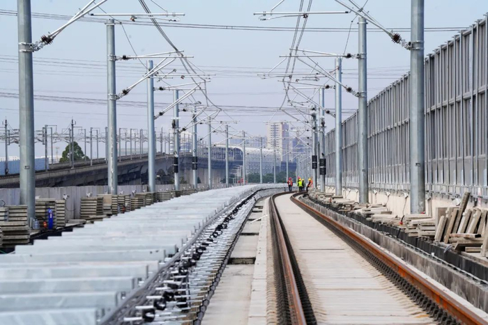 ▲东莞1号线一期工程已全线“轨”通，规划调整的蓝图正逐渐展开