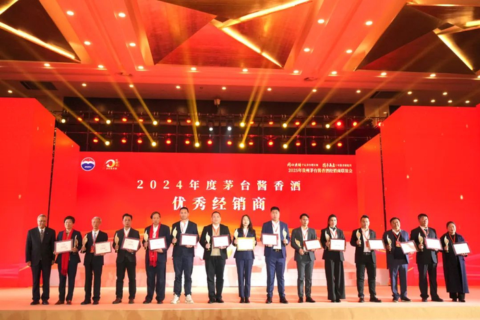 颁发“优秀经销商”