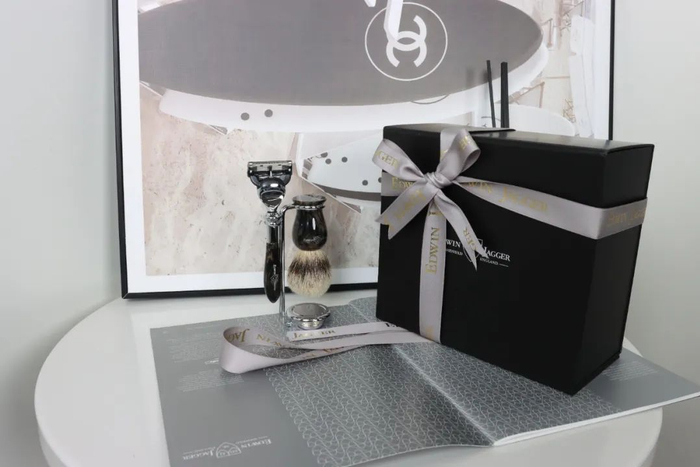 手柄圆润光滑，符合人体工学，有多款颜色可供选择，范主给老公入手的就是大理石黑，摆在洗漱台特别先贵气。