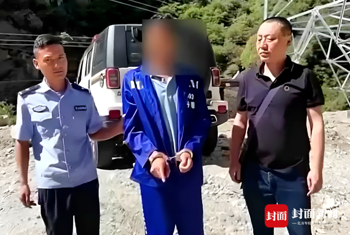 犯罪嫌疑人指认作案现场。（达州警方供图）