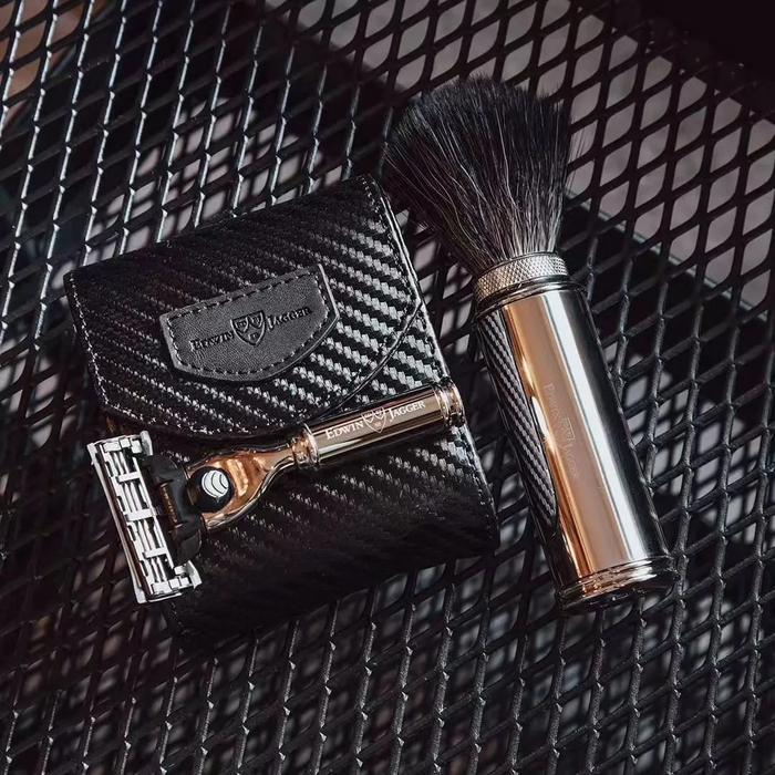 这款旅行剃须套装，很适合商务人士使用，每样单品都很精致小巧，可以收纳到旅行盒中，方便携带。好几种不同风格的收纳盒，任你选择~