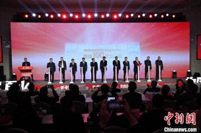 中国石化西南石油局建成百亿气田发布仪式现场。李晋 摄