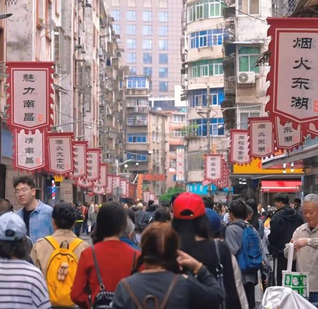 大士院街充满烟火气息。东湖区委宣传部 图