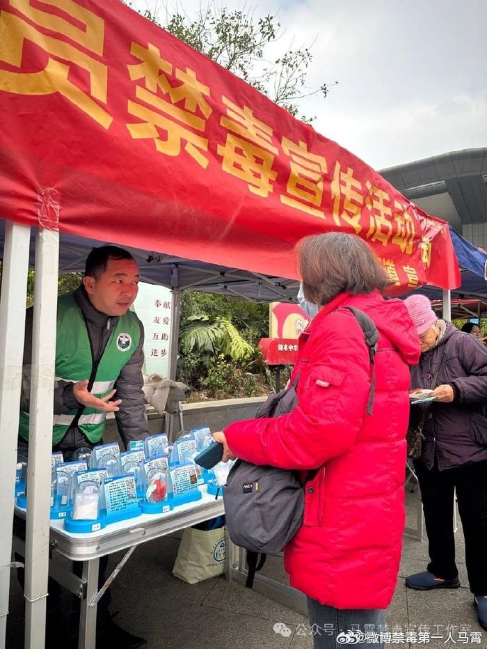 当第一缕阳光洒在窗前，一句温馨的早安语…