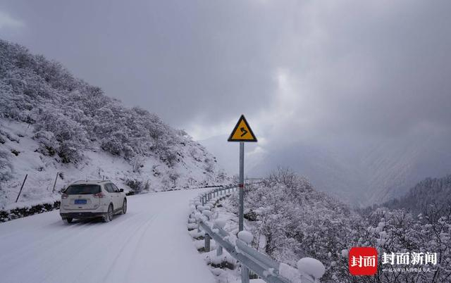 冬季翻山公路难行。 杨涛 摄