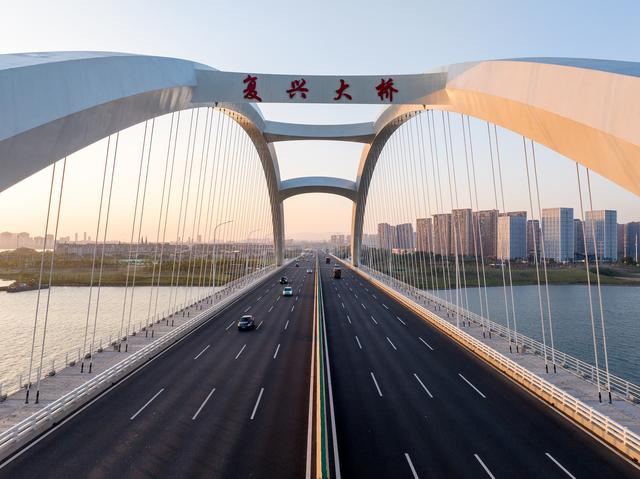 南昌复兴大桥。 视觉中国 图
