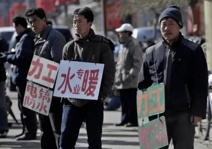 城中村下岗阿姨的出租屋藏着什么生存智慧？